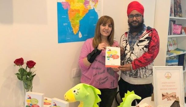 Setmana de Sant Jordi lliurant gratuïtament la guia “Aprenem català des del panjabi”