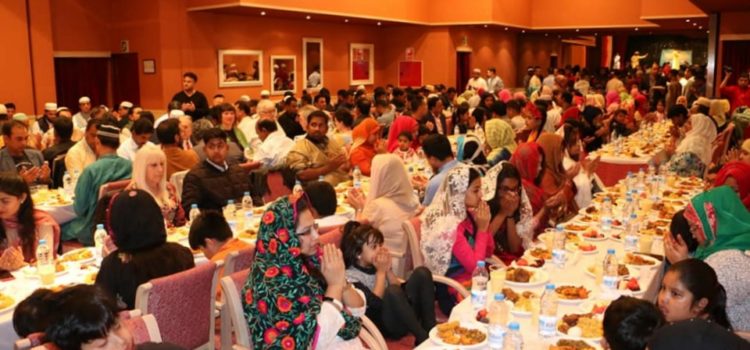 Aftari amb la Comunitat de Bangladesh de Barcelona Aftari amb la Comunitat de Bangladesh de Barcelona