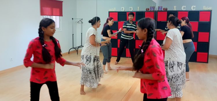 Ensayo Bollywood – Día de la Independencia (Nritya Dhwani). Ensayo Bollywood – Día de la Independencia (Nritya Dhwani).