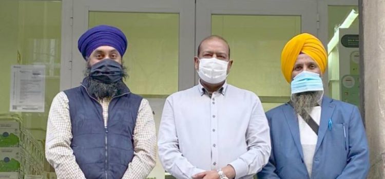 Donación de alimentos de los Sres. Amrik Singh y Mehar Singh y la Gurudwara de Vic