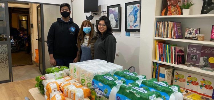 Donació d´aliments de la família Sandarangani