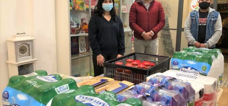 Donació d´aliments de la família Sandarangani