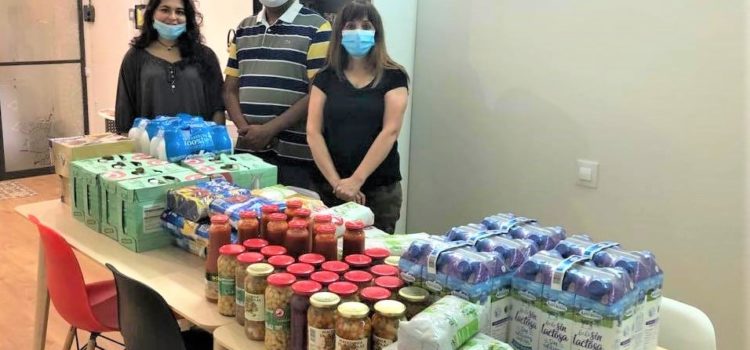 Donació d´aliments de la Família Sandarangani