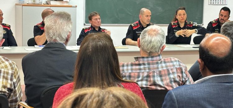 Sesión informativa en Mossos de Ciutat Vella