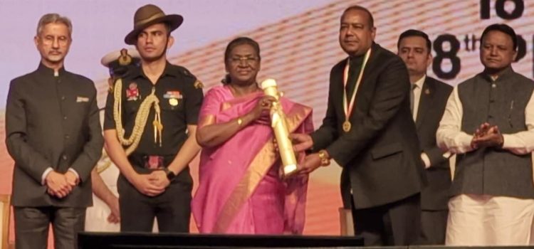 D. Robert Masih Nahar rep el Premi Pravasi Bharatiya Samman D. Robert Masih Nahar rep el Premi Pravasi Bharatiya Samman